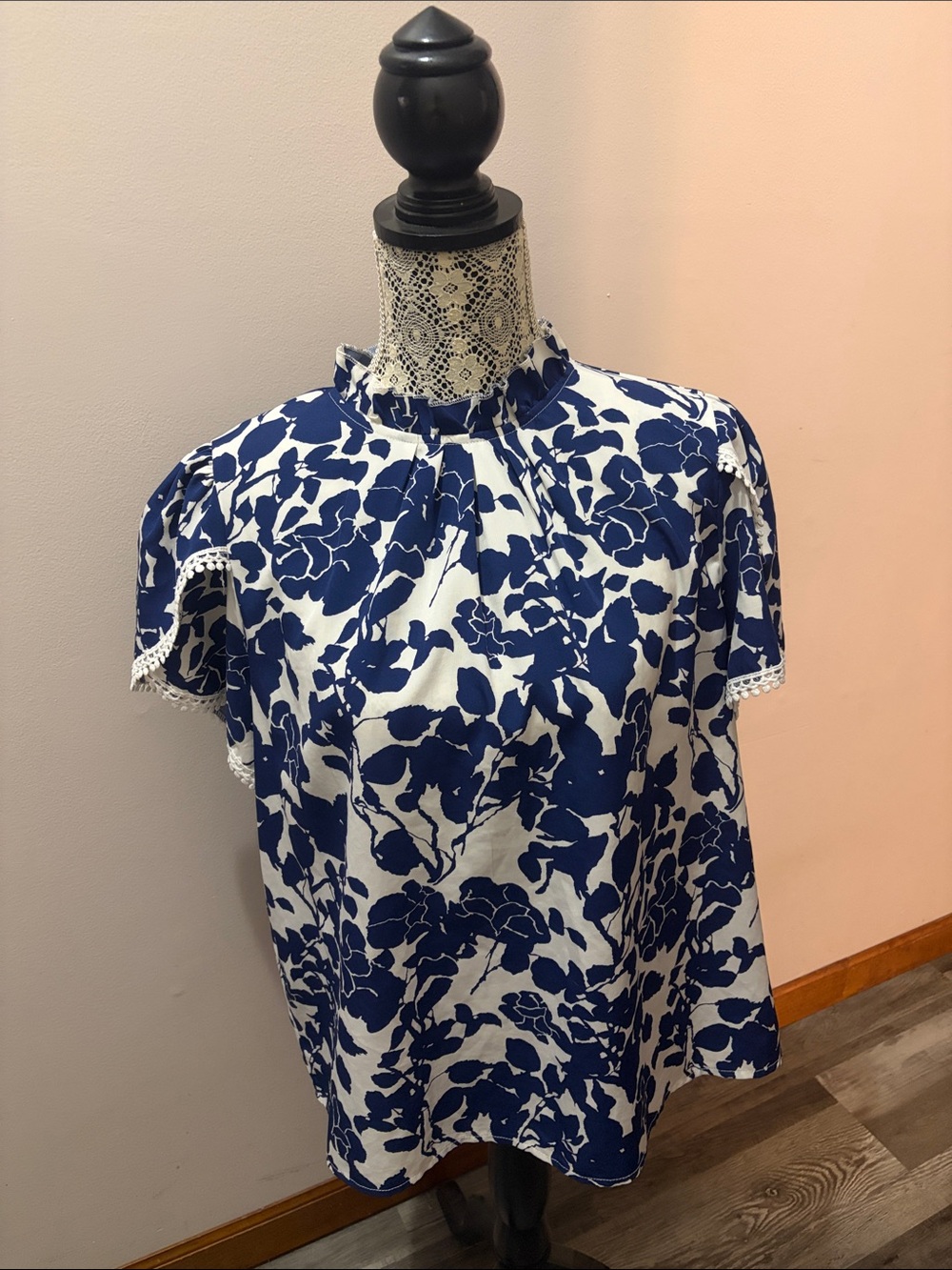 Women's Blue & White Floral Short-Sleeve Blouse